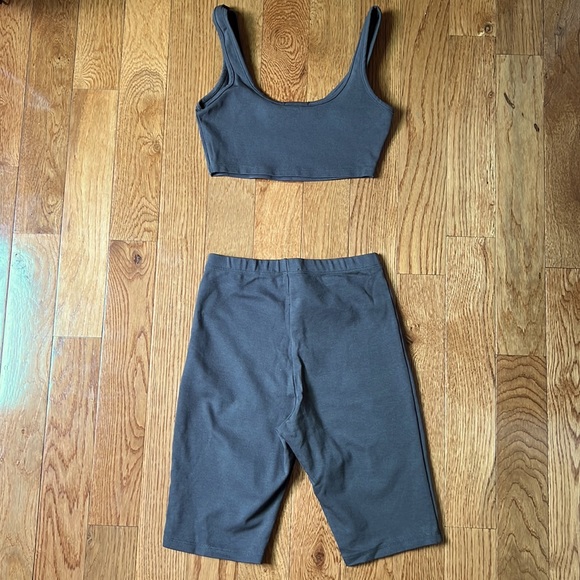 EUC Fashion Nova 2 Piece Bondoc Biker Short Set with Crop Top Olive Green Small - Picture 3 of 11